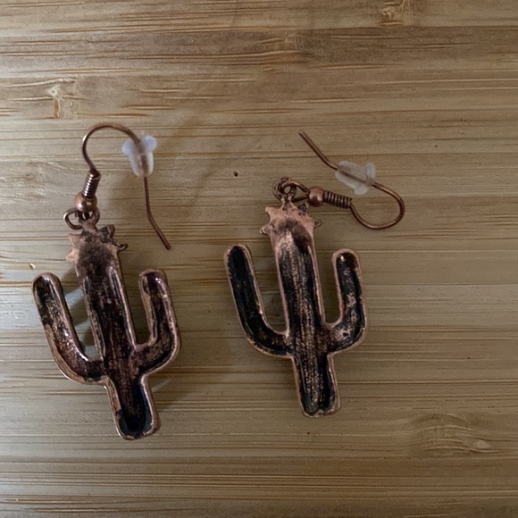 NWOT fun cactus shaped turquoise & copper colored Southwestern earrings - Picture 2 of 7